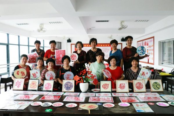 市老年大学举办剪